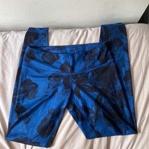 blue patterned wonderunder lululemon leggings